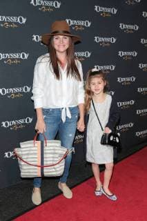 Tiffani Thiessen und ihre Tochter Harper Renn Smith bei der Cavalia Odysseo Pferdeshow Premiere am 11.11.2017 in Camarillo Cavalia Odysseo Celebrity Premiere in Camarillo, 2017