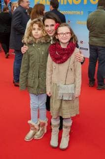 Katrin Wrobel und Tochter Louisa (r.) mit Freundin - Deutschlandpremiere von PADDINGTON 2 in Berlin am 12.11.2017. Premiere PADDINGTON 2