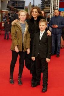 Martina Gedeck mit Nichte Paula und Neffe Anton - Deutschlandpremiere von PADDINGTON 2 in Berlin am 12.11.2017. Premiere PADDINGTON 2
