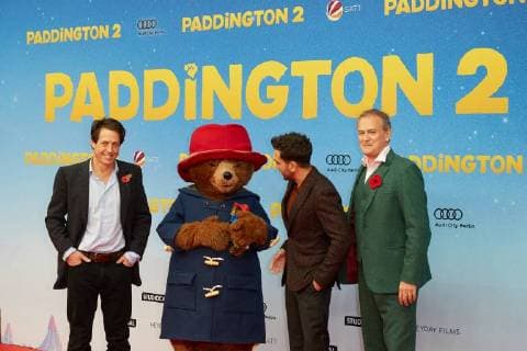 Hugh Grant, Elyas M Barek und Hugh Bonneville - Deutschlandpremiere von PADDINGTON 2 in Berlin am 12.11.2017. Premiere PADDINGTON 2