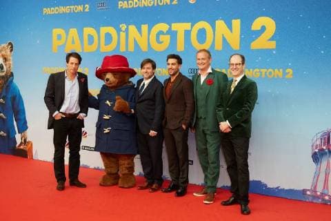 Bilder des Tages Hugh Grant, Regisseur Paul King, Elyas M Barek, Hugh Bonneville und der britische Botschafter in Deutschland Sebastian Wood - Deutschlandpremiere von PADDINGTON 2 in Berlin am 12.11.2017. Premiere PADDINGTON 2