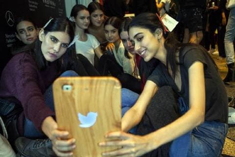 November 12, 2017 - EUM20171112ESP10.JPG.CIUDAD DE MEXICO Fashion WeekSemana Moda-Mercedes Benz.- Aspectos backstage de Mercedes Benz Fashion Week con la coleccion de primavera de Francisco Cancino, director creativo de Yakampot Foto: Agencia EL UNIVERSALCamila MataMAVC  - ZUMAu78_ 20171112_zaf_u78_033 Copyright: xElxUniversalx