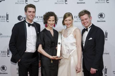 NOTOS QUARTETT, Preistraeger Nachwuchskuenstler gemischtes Enseble, praesentiert seinen Preis, ECHO Klassik-Verleihung - Deutscher Musikpreis 2017 in der Elbphilharmonie in Hamburg, 29.10.2017.