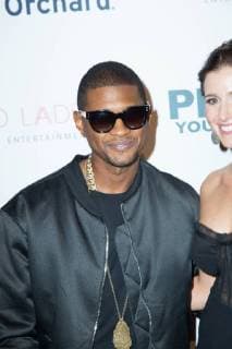 Usher Raymond IV and Kaily Smith attend the premiere of The Orchard s People You May Know at the Pacific Theatres The Grove on November 13, 2017 in Los Angeles, California USA 2017 The premiere of The Orchard s People You May Know at the Pacific Theatres The Grove in Los Angeles, California  Copyright: xMSUxStudiox