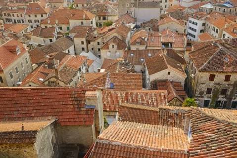 Ausblick über die Dächer der Altstadt, Kotor, Montenegro, Europa Copyright: imageBROKER/SimonxBelcher ibxdig04593506.jpg