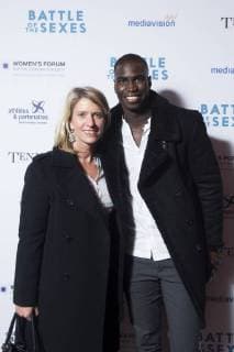 Harold Correa et Olivia KLEIN directrice des relations consommateurs SNCF CELEBRITES Avant Premiere Battle of the Sexes Paris 14 11 2017 JBAutissier Panoramic 