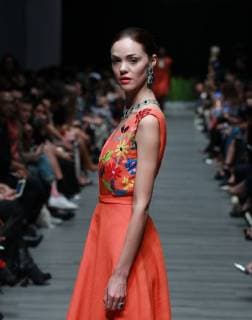 A model presents creations of the Mexican brand Lydia Lavin of the collection Spring Summer 2018, during Mexico s Fashion Week, held from 12 to 17 November 2017, in Mexico City, Mexico, 14 November 2017. Mexico s Fashion Week !ACHTUNG: NUR REDAKTIONELLE NUTZUNG!  Copyright: xMarioxGuzmánx MEX40 20171115-636463226387827172