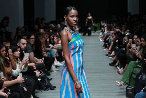 A model presents creations of the Mexican brand Lydia Lavin of the collection Spring Summer 2018, during Mexico s Fashion Week, held from 12 to 17 November 2017, in Mexico City, Mexico, 14 November 2017. Mexico s Fashion Week !ACHTUNG: NUR REDAKTIONELLE NUTZUNG!  Copyright: xMarioxGuzmánx MEX40 20171115-636463227045055172