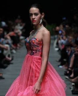 A model presents creations of the Mexican brand Lydia Lavin of the collection Spring Summer 2018, during Mexico s Fashion Week, held from 12 to 17 November 2017, in Mexico City, Mexico, 14 November 2017. Mexico s Fashion Week !ACHTUNG: NUR REDAKTIONELLE NUTZUNG!  Copyright: xMarioxGuzmánx MEX40 20171115-636463227730987172