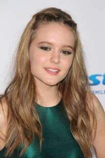 Izabela Vidovic at the Premiere of Lionsgate s Wonder held at the Regency Village Theatre in Westwood, CA, November 11, 2017.  Copyright: xJosephxMartinezx 33477_033JM