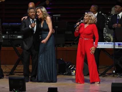 November 14, 2017 - Philadelphia, Pennsylvania, U.S - R&B legends, MARILYN MCCOO, and BILLY DAVIS JR., performing with DARLENE LOVE, at the Marian Anderson Award Gala held at the Kimmel Center in Philadelphia PA The Marian Anderson Award was created to honor and celebrate world-renowned artists for their artistic work and talents, as well as their philanthropic contributions to society. It is named in memory of culture-changing vocalist and distinguished Philadelphian, Marian Anderson. Philadelphia U.S. - ZUMArf1_ 20171114_zaf_rf1_017 Copyright: xRickyxFitchettx