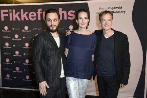 Franz Rogowski, Saralisa Volm und Jan Henrik Stahlberg bei der Premiere des Kinofilms Fikkefuchs im Kino International. Berlin, 14.11.2017