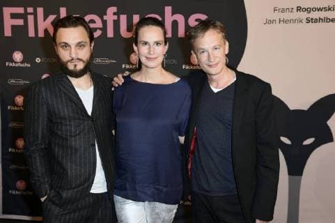 Franz Rogowski, Saralisa Volm und Jan Henrik Stahlberg bei der Premiere des Kinofilms Fikkefuchs im Kino International. Berlin, 14.11.2017