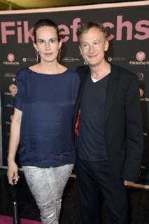 Saralisa Volm und Jan Henrik Stahlberg bei der Premiere des Kinofilms Fikkefuchs im Kino International. Berlin, 14.11.2017