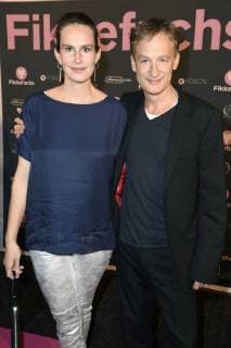 Saralisa Volm und Jan Henrik Stahlberg bei der Premiere des Kinofilms Fikkefuchs im Kino International. Berlin, 14.11.2017