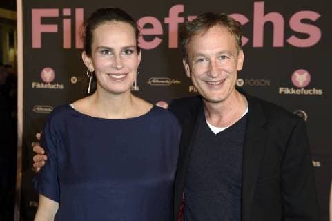 Saralisa Volm und Jan Henrik Stahlberg bei der Premiere des Kinofilms Fikkefuchs im Kino International. Berlin, 14.11.2017