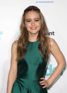 WESTWOOD CA NOVEMBER 14 Izabela Vidovic at Premiere Of Lionsgate s Wonder on November 14 2017 at the Regency Village Theatre in Westwood California Copyright: xFayexSadoux