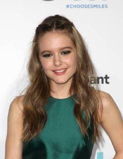WESTWOOD CA NOVEMBER 14 Izabela Vidovic at Premiere Of Lionsgate s Wonder on November 14 2017 at the Regency Village Theatre in Westwood California Copyright: xFayexSadoux