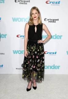 WESTWOOD CA NOVEMBER 14 Erika McKitrick at Premiere Of Lionsgate s Wonder on November 14 2017 at the Regency Village Theatre in Westwood California Copyright: xFayexSadoux
