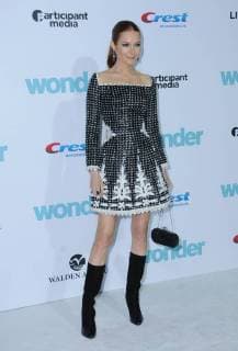 November 14, 2017 - Westwood, CA, U.S. - 14 November 2017 - Westwood, California - Darby Stanchfield. Wonder Los Angeles Premiere held at The Regency Village Theater in Westwood. Photo Credit: AdMedia Westwood U.S. - ZUMAa123 20171114_zaa_a123_359 Copyright: xBirdiexThompsonx