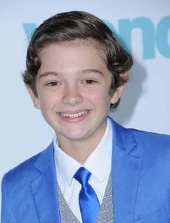November 14, 2017 - Westwood, CA, U.S. - 14 November 2017 - Westwood, California - Noah Jupe. Wonder Los Angeles Premiere held at The Regency Village Theater in Westwood. Photo Credit: AdMedia Westwood U.S. - ZUMAa123 20171114_zaa_a123_403 Copyright: xBirdiexThompsonx