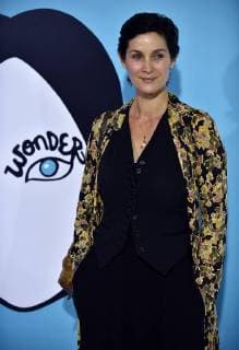 Carrie-Anne Moss arrives for the premiere of Wonder at the Regency Village Theatre in Los Angeles on November 14, 2017.  LAP2017111429 CHRISTINExCHEW