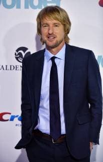 Owen Wilson arrives for the premiere of Wonder at the Regency Village Theatre in Los Angeles on November 14, 2017.  LAP2017111401 CHRISTINExCHEW