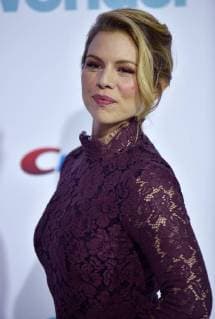 Ali Liebert arrives for the premiere of Wonder at the Regency Village Theatre in Los Angeles on November 14, 2017.  LAP2017111443 CHRISTINExCHEW