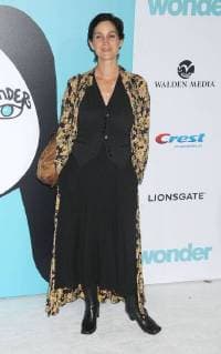 November 14, 2017 - Los Angeles, California, United States - November 14h 2017 - Los Angeles, California USA - Actress CARRIE-ANNE MOSS, son at the Wonder Premiere held at the Regency Theater Westwood , Los Angeles CA. Los Angeles United States - ZUMAf05_ 20171114_zaf_f05_023 Copyright: xPaulxFentonx