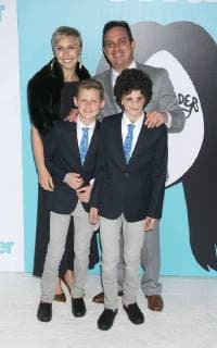 November 14, 2017 - Los Angeles, California, United States - November 14h 2017 - Los Angeles, California USA - Actor NATHANIEL NEWMAN, family at the Wonder Premiere held at the Regency Theater Westwood , Los Angeles CA. Los Angeles United States - ZUMAf05_ 20171114_zaf_f05_064 Copyright: xPaulxFentonx