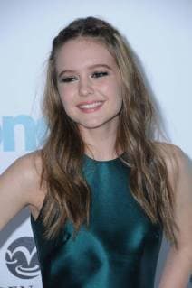 November 14, 2017 - Westwood, CA, U.S. - 14 November 2017 - Westwood, California - Izabela Vidovic. Wonder Los Angeles Premiere held at The Regency Village Theater in Westwood. Photo Credit: AdMedia Westwood U.S. - ZUMAa123 20171114_zaa_a123_384 Copyright: xBirdiexThompsonx