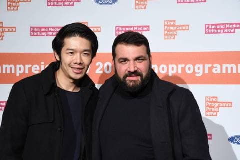 Schauspieler Yung Ngo und Sahin Eryilmaz , l-r, kommt am 14.11.2017 in Köln zur Verleihung des 27. Kinoprogrammpreis NRW.