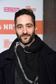 Schauspieler Denis Moschitto kommt am 14.11.2017 in Köln zur Verleihung des 27. Kinoprogrammpreis NRW.