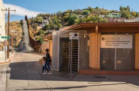 Grenze zwischen den USA und Mexiko in Nogales, Arizona November 14, 2017 - Border Station at the US -Mexico border in the city of Nogales, Arizona - ZUMAm156 20171114_zap_m156_021 Copyright: xDimitriosxManisx