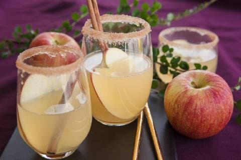 Fruchtiger Drink mit Apfel und Zimtstange - Fruity drink with apple and cinnamon *** Fruity Drink with Apple and Cinnamon fruity Drink With Apple and Cinnamon  1079704538