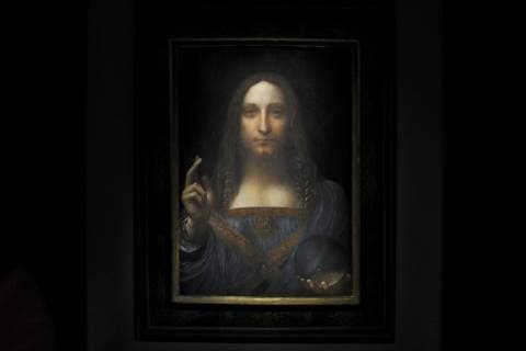 Das Gemälde Salvator Mundi von Leonardo da Vinci wurde vom Auktionshaus Christie s für 450.312.500 Dollar versteigert. Das Gemälde ist um 1500 entstanden.E handelt sich um ein Porträt von Jesus Christus in Öl auf Walnussholz. Es ist das das teuerste jemals auf der Welt versteigerte Kunstwerk und des letzte bekannte Da Vinci-Gemälde in Privatbesitz. New York, 15.11.2017