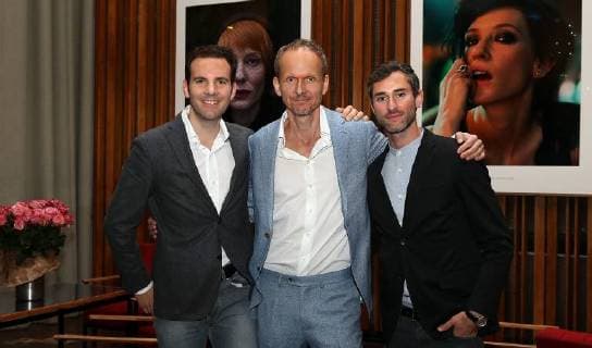 Premiere von MANIFESTO in Anwesenheit des Regisseurs Julian Rosefeldt am 16.11.17 im Kino International Dario Suter, Regisseur Julian Rosefeldt und Joel Brandeis bei der Premiere von MANIFESTO am 16.11.17 im Kino International Berlin Berlin Deutschland Kino International