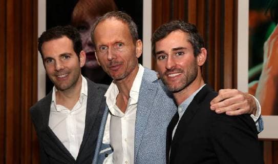 Premiere von MANIFESTO in Anwesenheit des Regisseurs Julian Rosefeldt am 16.11.17 im Kino International Dario Suter, Regisseur Julian Rosefeldt und Joel Brandeis bei der Premiere von MANIFESTO am 16.11.17 im Kino International Berlin Berlin Deutschland Kino International