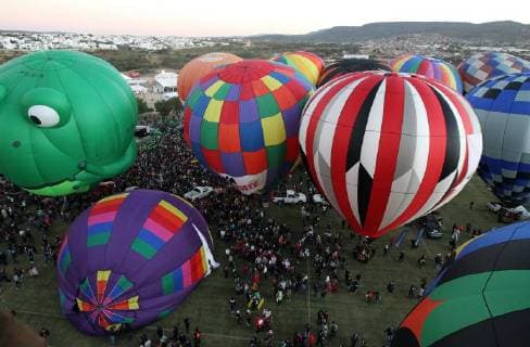 Dozens of hot air balloons take flight during the International Balloon Festival 2017 that takes place between November 17 and 20 in Leon, Guanajuato state, Mexico, 18 November 2017. International Balloon Festival 2017 !ACHTUNG: NUR REDAKTIONELLE NUTZUNG!  Copyright: xUlisesxRuizxBasurtox LEO002 20171118-636466311887708449