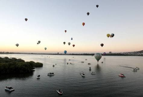 Bilder des Tages Dozens of hot air balloons take flight during the International Balloon Festival 2017 that takes place between November 17 and 20 in Leon, Guanajuato state, Mexico, 18 November 2017. International Balloon Festival 2017 !ACHTUNG: NUR REDAKTIONELLE NUTZUNG!  Copyright: xUlisesxRuizxBasurtox LEO002 20171118-636466311926240449