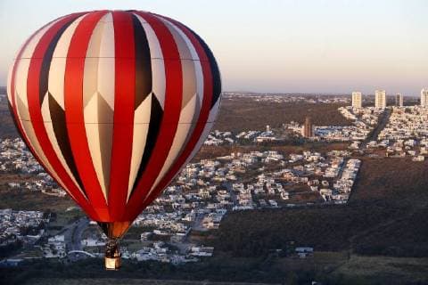 Dozens of hot air balloons take flight during the International Balloon Festival 2017 that takes place between November 17 and 20 in Leon, Guanajuato state, Mexico, 18 November 2017. International Balloon Festival 2017 !ACHTUNG: NUR REDAKTIONELLE NUTZUNG!  Copyright: xUlisesxRuizxBasurtox LEO002 20171118-636466312767392449