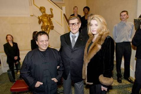 Inauguration de la Fondation YSL-Pierre Berge. Azzedine Alaïa, Monsieur Yves Saint Laurent et Catherine Deneuve 11826 Guy Marineau Starface 2004-03-05 Fondation Yves Saint Laurent Paris France Deneuve, Catherine; Saint Laurent, Yves; Alaïa, Azzedine  Copyright: xGuyxMarineaux STAR_11826_45