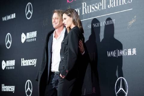 Victoria s Secret Angel and Brazilian model and actress Alessandra Ambrosio, right, poses before taking group photos ahead of the 2017 Victoria s Secret Fashion Show at the Mercedes-Benz Arena in Shanghai, China, 18 November 2017. Victoria s Secret Angel Alessandra Ambrosio flaunts sexy cleavage in Shanghai  pbu712858_27