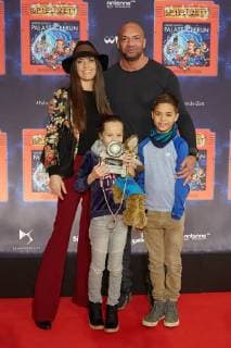 Detlef D! Soost mit Frau Kate Hall und Kindern Ayana und Carlos - Weltpremiere Deutschlands groesster Kindershow Spiel mit der Zeit im Friedrichstadt-Palast Berlin am 19.11.2017. Weltpremiere Spiel mit der Zeit