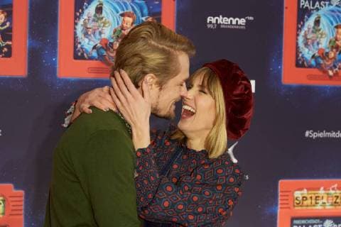 Isabell Horn mit Freund Jens Ackermann - Weltpremiere Deutschlands groesster Kindershow Spiel mit der Zeit im Friedrichstadt-Palast Berlin am 19.11.2017. Weltpremiere Spiel mit der Zeit