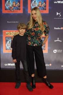 Xenia Seeberg und Sohn Philipp-Elias - Weltpremiere Deutschlands groesster Kindershow Spiel mit der Zeit im Friedrichstadt-Palast Berlin am 19.11.2017. Weltpremiere Spiel mit der Zeit