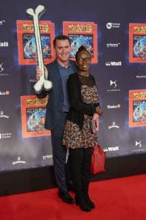 Andrej Hermlin mit Frau Joyce - Weltpremiere Deutschlands groesster Kindershow Spiel mit der Zeit im Friedrichstadt-Palast Berlin am 19.11.2017. Weltpremiere Spiel mit der Zeit