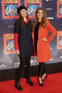 Pamela Falcon und Mara Bergmann - Weltpremiere Deutschlands groesster Kindershow Spiel mit der Zeit im Friedrichstadt-Palast Berlin am 19.11.2017. Weltpremiere Spiel mit der Zeit