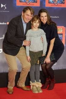 Katrin Wrobel mit Mann Klaus Fricke und Tochter Louisa - Weltpremiere Deutschlands groesster Kindershow Spiel mit der Zeit im Friedrichstadt-Palast Berlin am 19.11.2017. Weltpremiere Spiel mit der Zeit