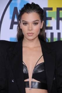 November 19, 2017 - Los Angeles, CA, U.S. - 19 November 2017 - Los Angeles, California - Hailee Steinfeld. 2017 American Music Awards held at Microsoft Theater in Los Angeles. Photo Credit: AdMedia Los Angeles U.S. - ZUMAa123 20171119_zaa_a123_060 Copyright: xBirdiexThompsonx
